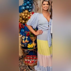 It’s a beautiful set. With a beautiful top and a long skirt.